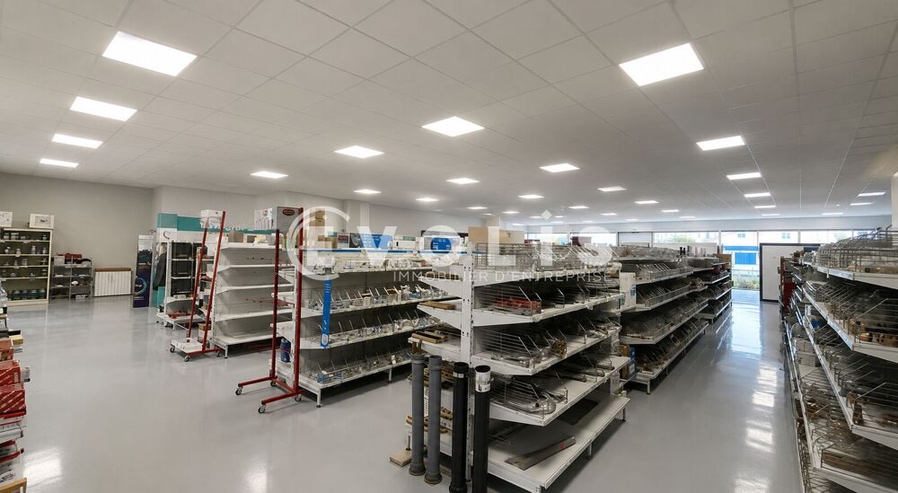   Locaux d'activité - A VENDRE OU A LOUER - 1 690 m² non divisibles Belleville-en-beaujolais