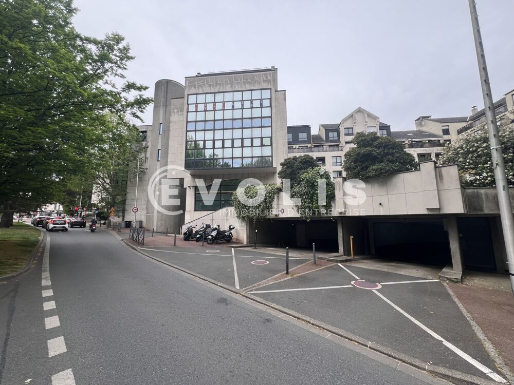   Bureaux - A LOUER - 48 m² divisibles à partir de 15 m² 