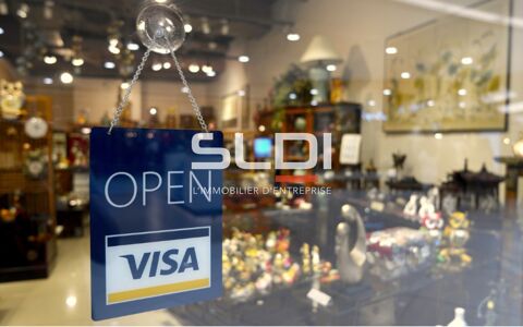 Locaux commerciaux - A LOUER - 135 m² non divisibles 3000 69003 Lyon