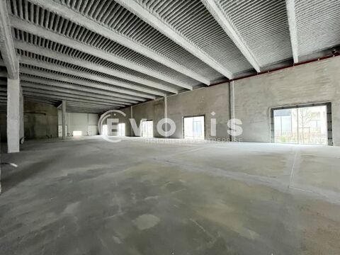   SALLE POLYVALENTE - 1 600 m² non divisibles 