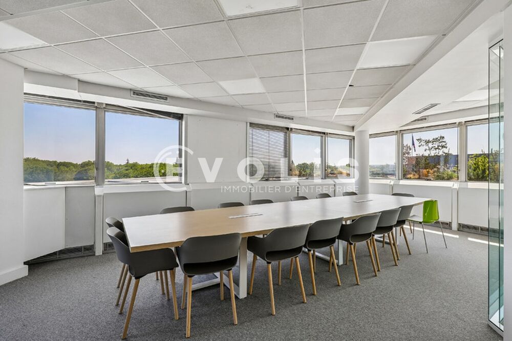   Bureaux - A LOUER - 1 585 m² divisibles à partir de 242 m² Suresnes