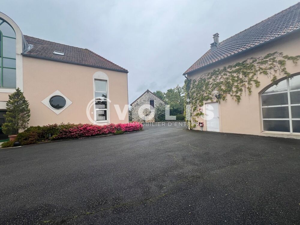   Locaux d'activité - A VENDRE - 930 m² non divisibles 