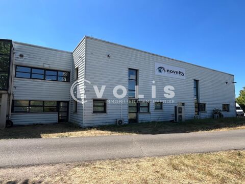   Locaux d'activité - A LOUER - 2 600 m² non divisibles 