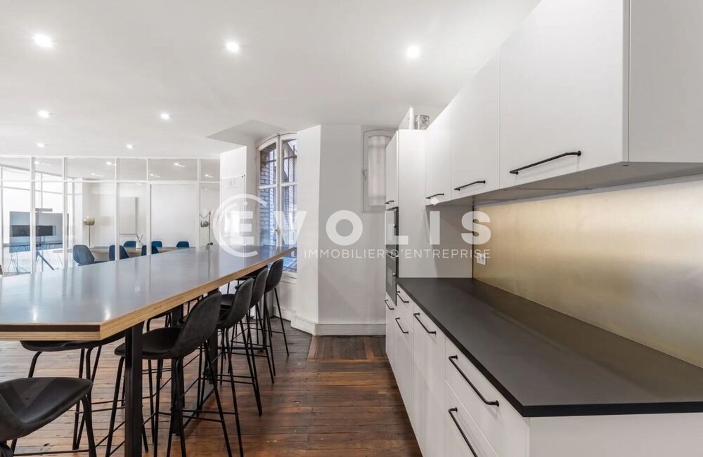   Bureaux - A LOUER - 330 m² non divisibles Paris 8