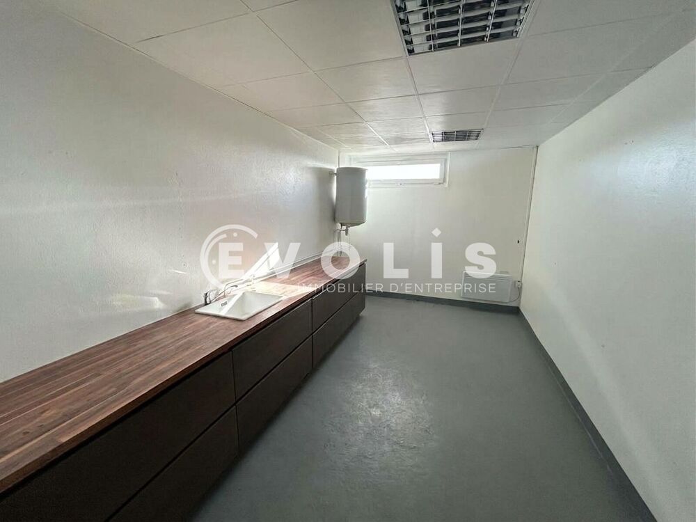   Locaux d'activité - A LOUER - 1 430 m² non divisibles Cheptainville