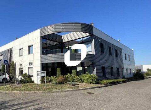 BEAU BATIMENT TRES POLYVALENT - 3&nbsp;506 m&sup2; non divisibles 33599 69800 Saint priest
