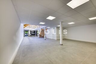   Bâtiment indépendant neuf et climatisé, pied métro - 250 m² non divisibles Malakoff