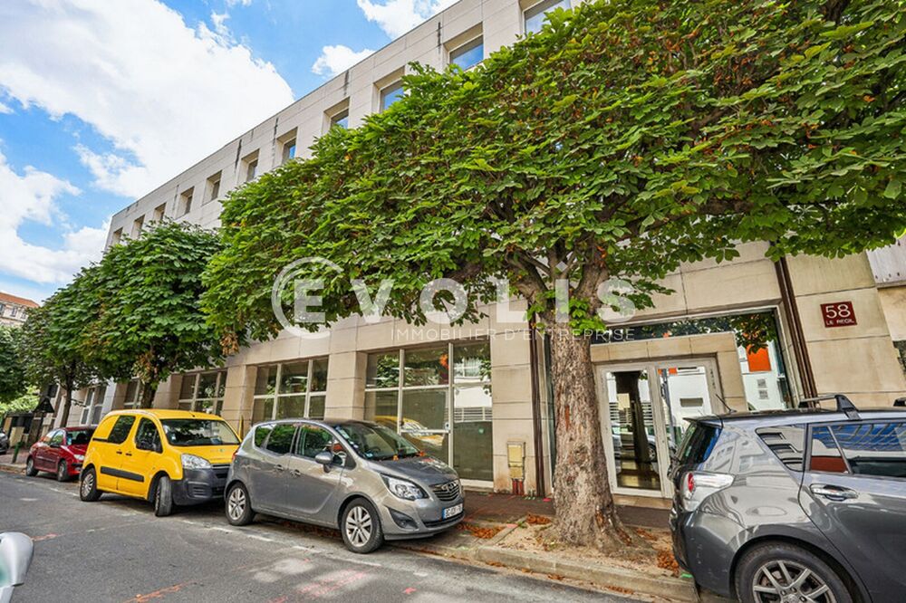   PLATEAU AVEC GRANDE TERRASSE ! - 682 m² non divisibles 