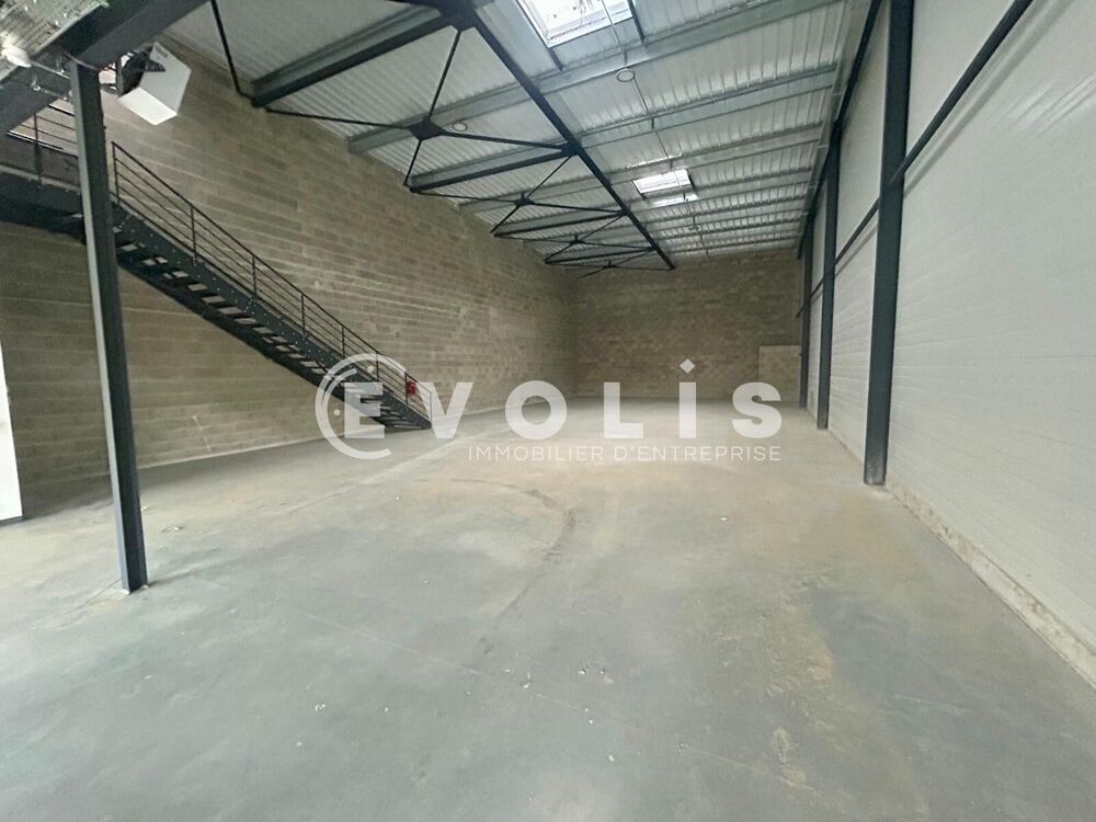   Locaux d'activité - A LOUER - 9 078 m² divisibles à partir de 424 m² Avrainville