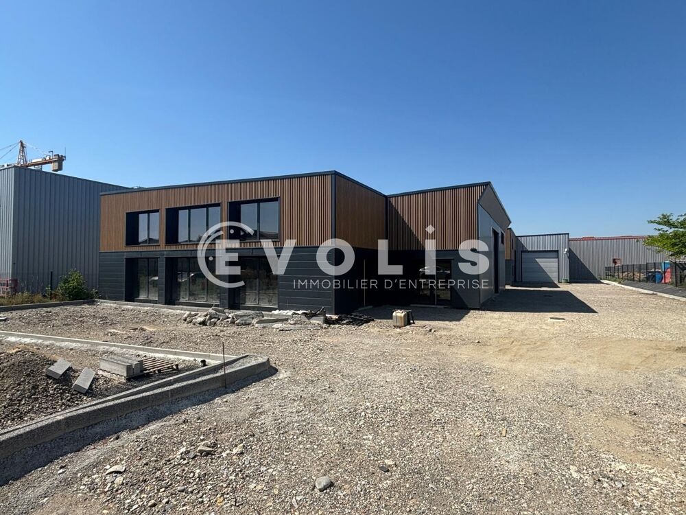   Locaux d'activité - A VENDRE - 1 101 m² dvisibles dès 600 m² 