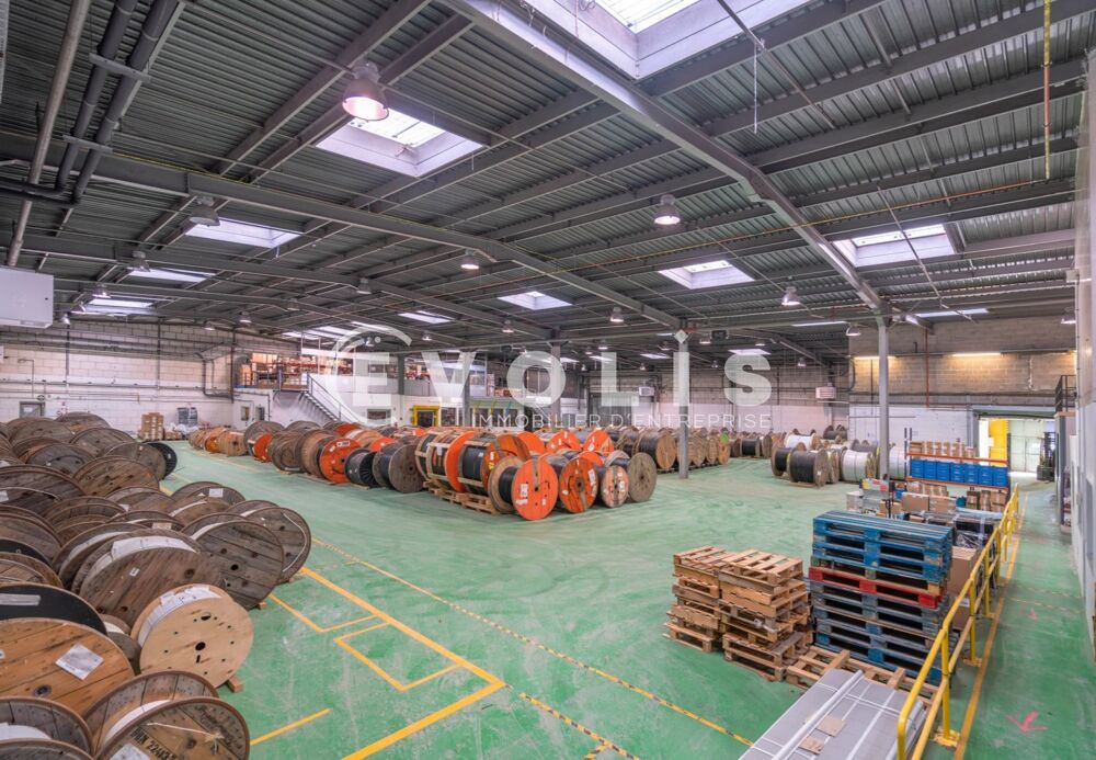   Entrepôts - A LOUER - 2 596 m² non divisibles Palaiseau