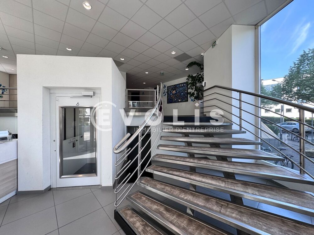   Bureaux - A LOUER - 1 788 m² divisibles à partir de 263 m² Lyon 9