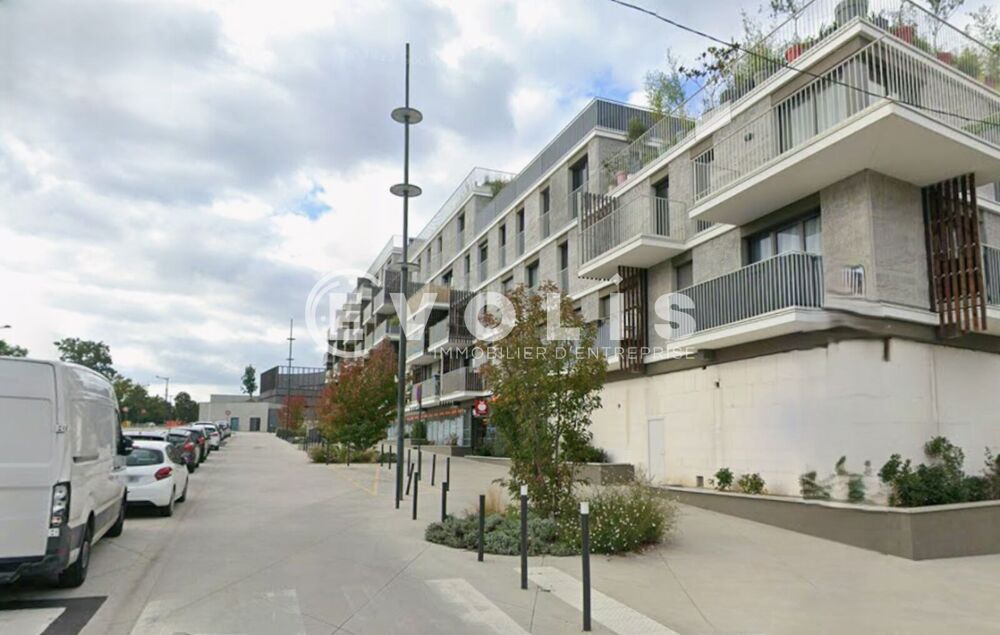   Locaux commerciaux - A LOUER - 338 m² divisibles à partir de 119 m² 