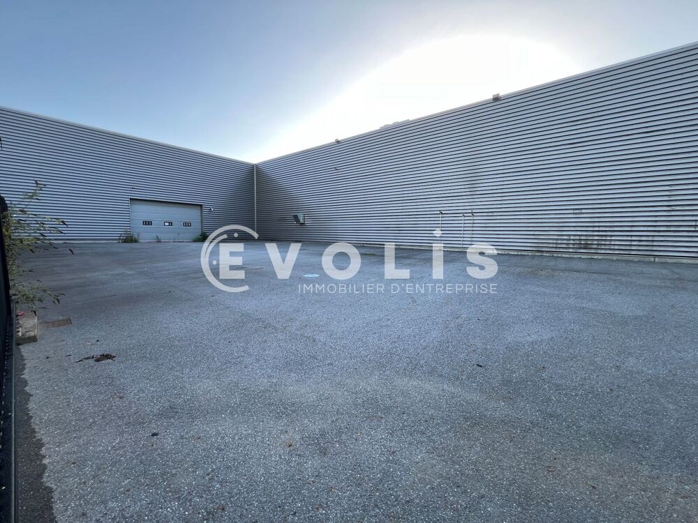   Locaux d'activité - A LOUER - 2 259 m² non divisibles Lesquin