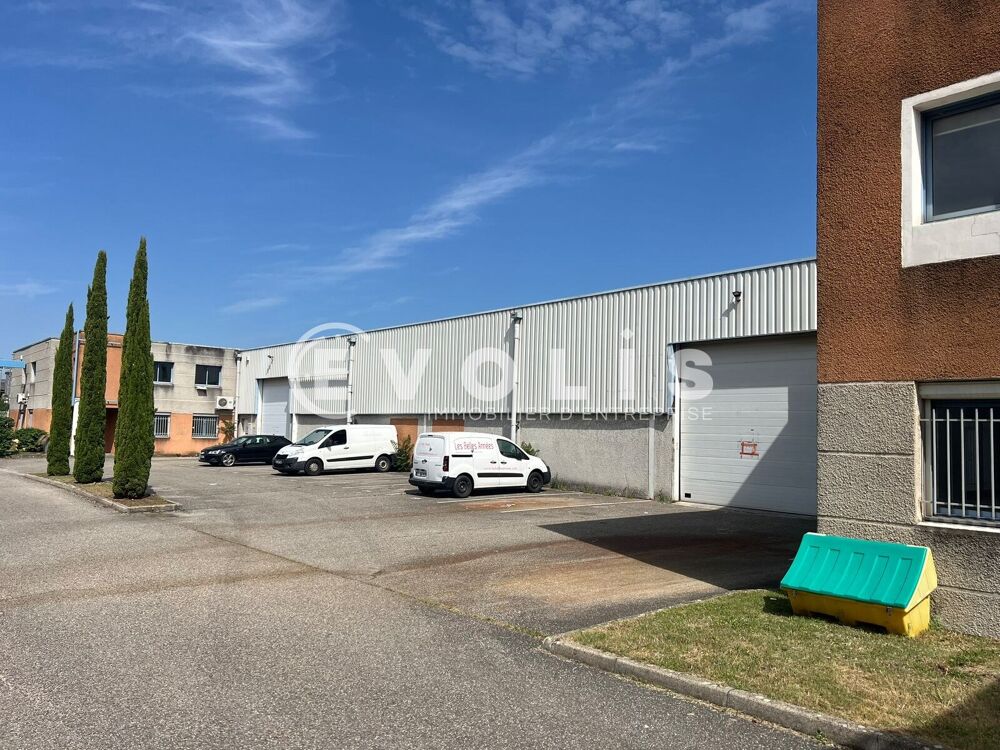   A louer à CHASSIEU - 1 603 m² divisibles à partir de 800 m² Chassieu