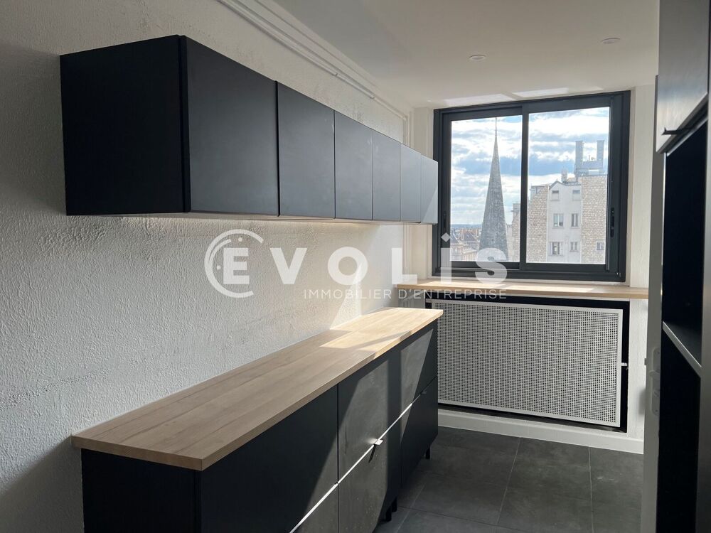   Bureaux - A LOUER - 158 m² non divisibles Paris 17