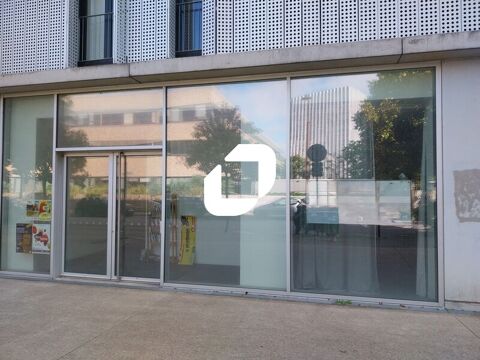 Local avec vitrine - &icirc;le de Nantes - 60 m&sup2; non divisibles 1167 44200 Nantes
