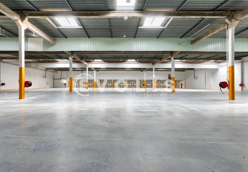   Locaux d'activité - A LOUER - 2 747 m² non divisibles Trappes