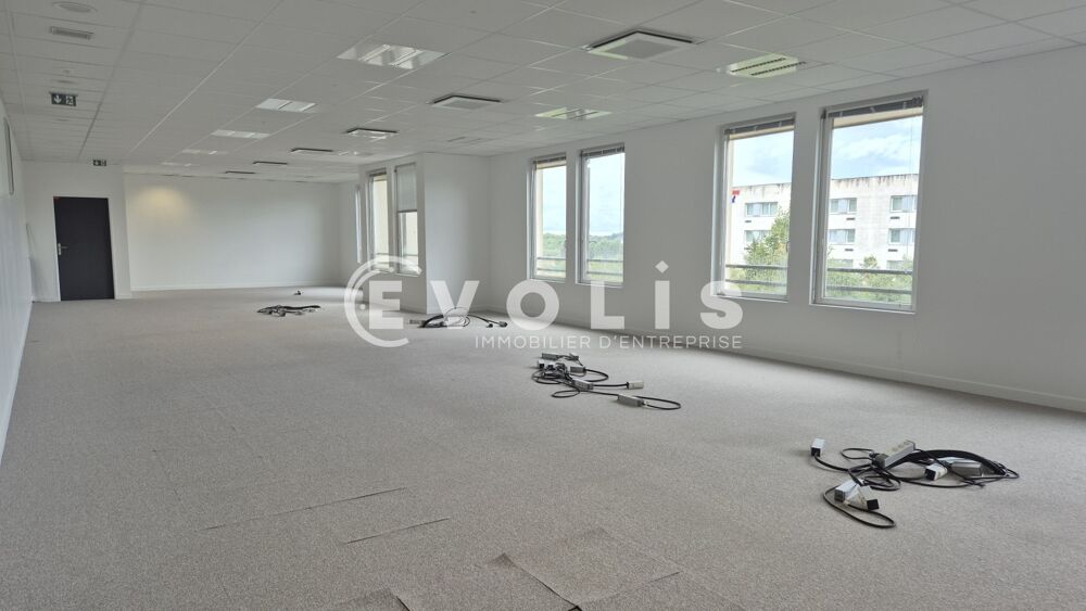   Bureaux - A LOUER - 332 m² divisibles à partir de 154 m² Chessy
