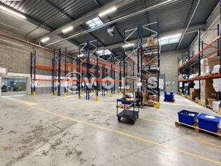   Locaux d'activité - A LOUER - 6 010 m² divisibles à partir de 490 m² Villejust
