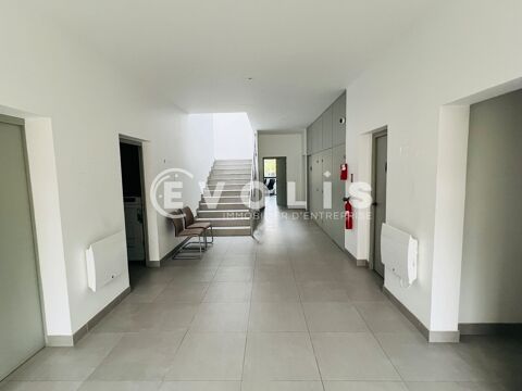 Bureaux - A LOUER - 760 m&sup2; non divisibles 8867 77420 Champs sur marne