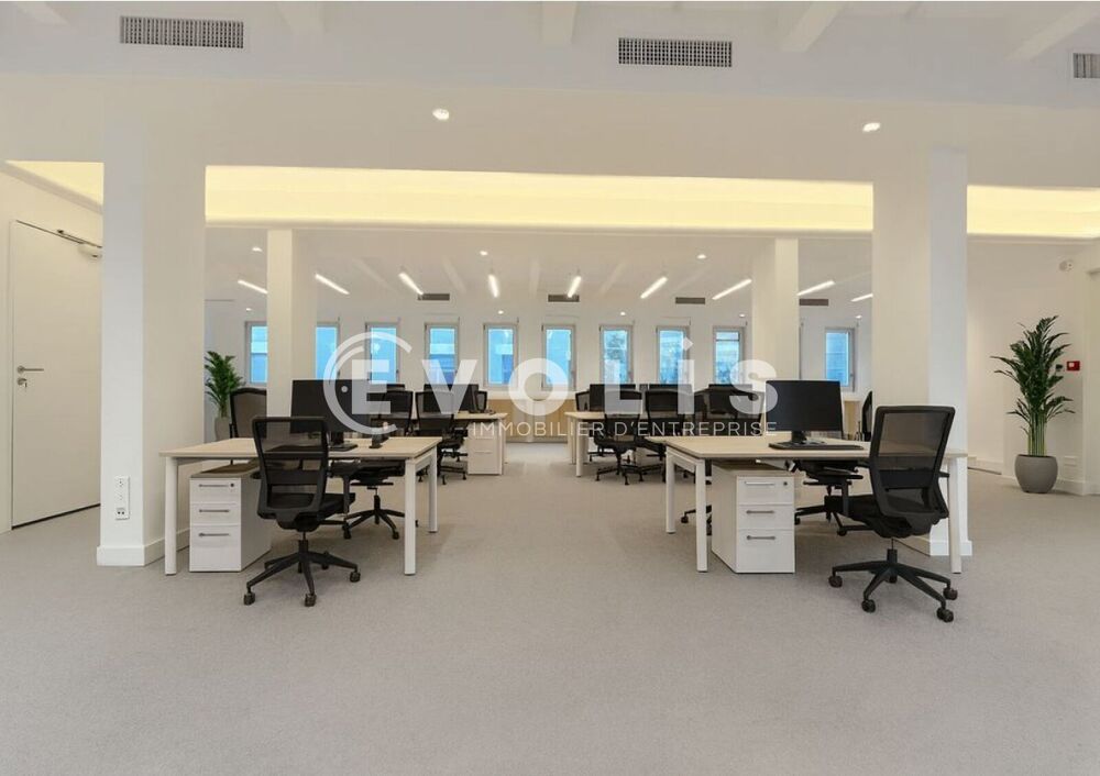   Bureaux - A LOUER - 1 385 m² divisibles à partir de 65 m² Paris 15