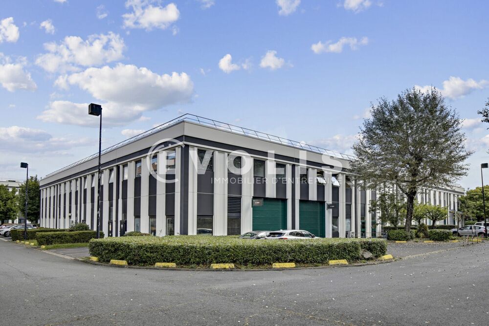   Locaux d'activité - A LOUER - 2 702 m² divisibles à partir de 66 m² 