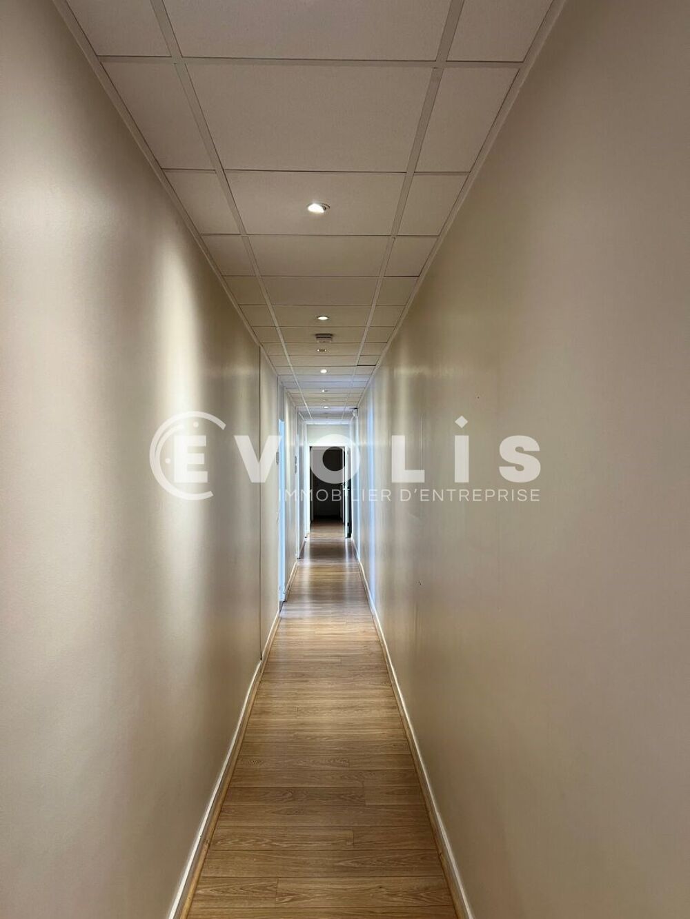   Bureaux - A LOUER - 298 m² non divisibles Paris 8