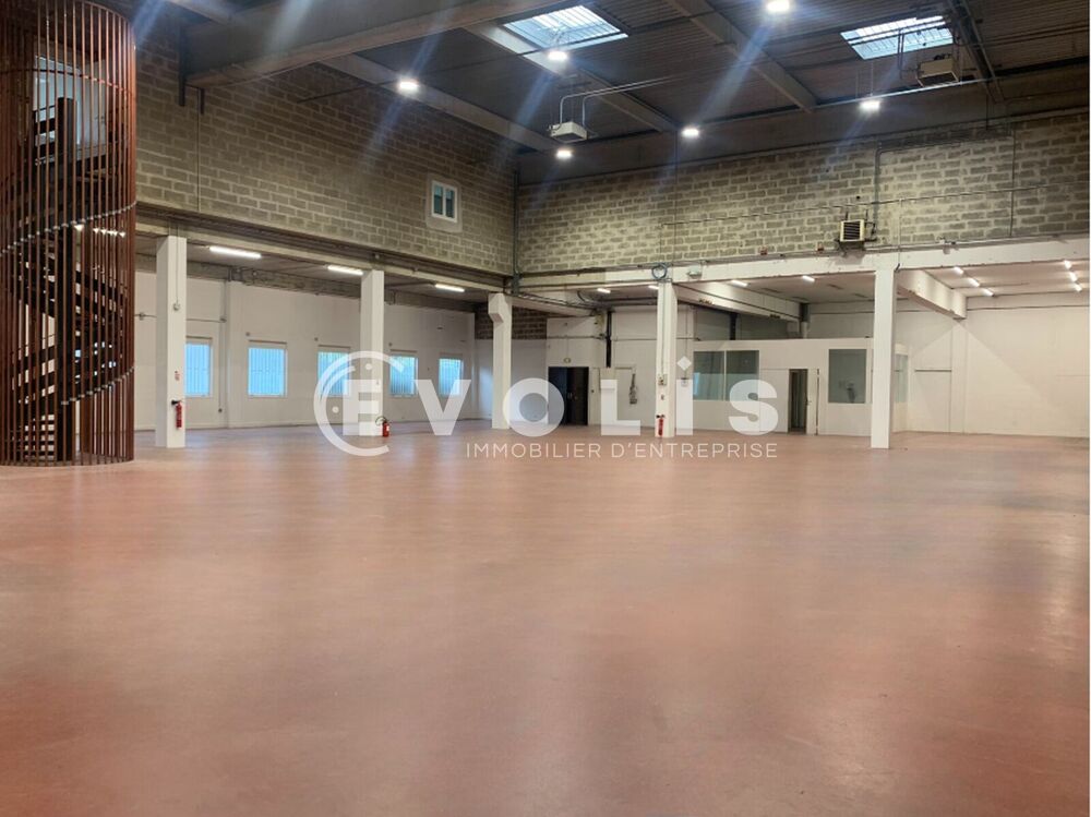   Locaux d'activité - A LOUER - 2 702 m² divisibles à partir de 66 m² Verrieres le buisson