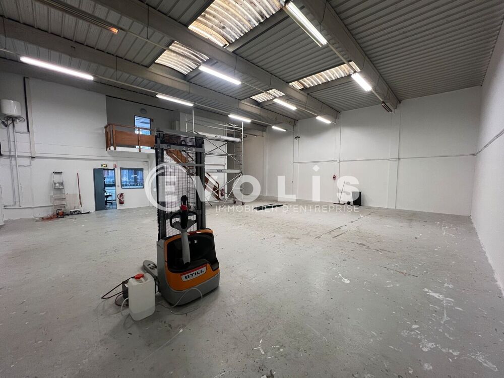   Locaux d'activité - A VENDRE - 300 m² non divisibles Moissy cramayel