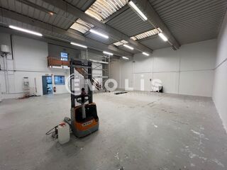   Locaux d'activité - A VENDRE - 300 m² non divisibles Moissy cramayel