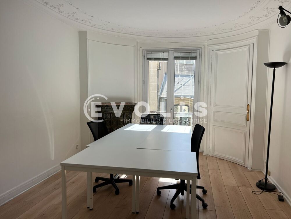   Bureaux - A LOUER - 87 m² non divisibles Paris 10