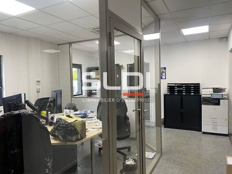 Locaux d'activit&eacute;s - A VENDRE - 483 m&sup2; non divisibles 1350 69140 Rillieux la pape