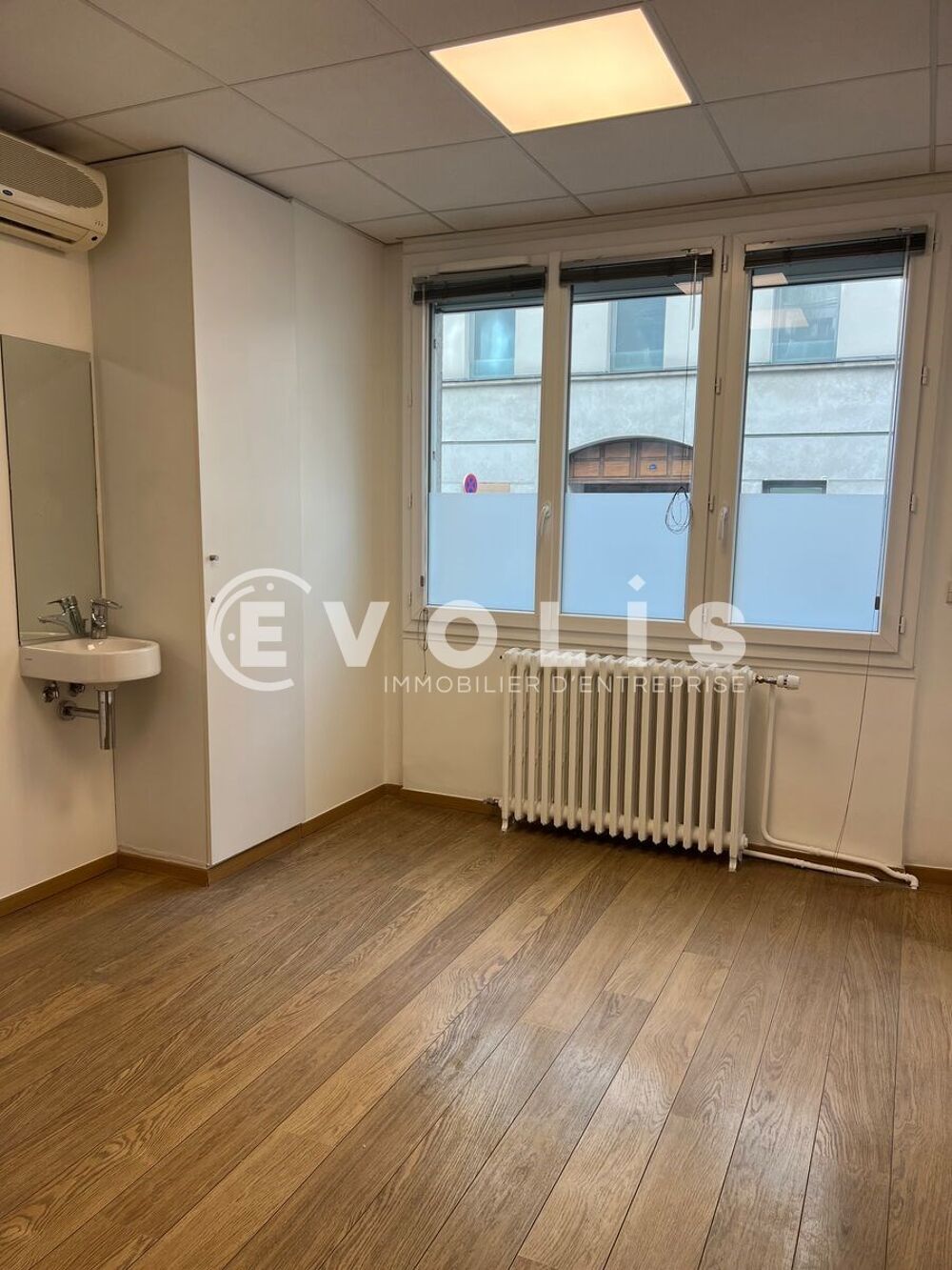   Bureaux - A VENDRE - 180 m² non divisibles Paris 15