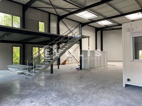   Locaux d'activité - A LOUER - 670 m² non divisibles 