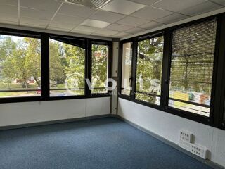   Bureaux - A LOUER - 860 m² divisibles à partir de 110 m² Merignac