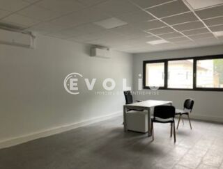   A louer à FLEURIEU SUR SAONE - 1 671 m² divisibles à partir de 114 m² Fleurieu sur saone