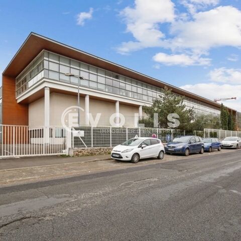   Entrepôts - A LOUER - 7 096 m² non divisibles 
