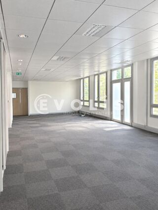   Bureaux - A LOUER - 512 m² divisibles à partir de 183 m² Lyon 9