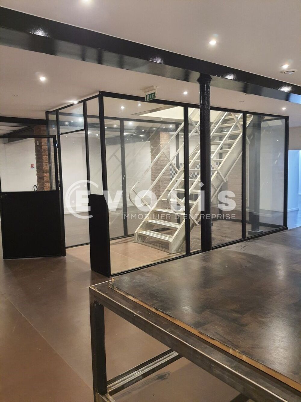   Locaux commerciaux - A LOUER - 465 m² non divisibles Paris 11