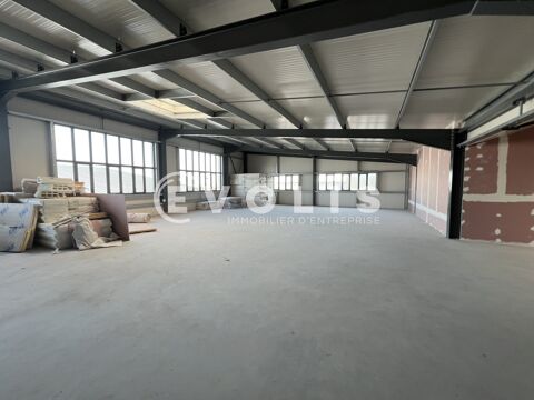   Locaux d'activité - A LOUER - 719 m² divisibles à partir de 213 m² 