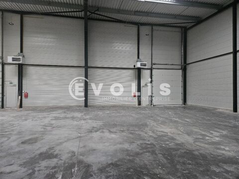   Locaux d'activité - A VENDRE - 1 973 m² divisibles à partir de 493 m² 
