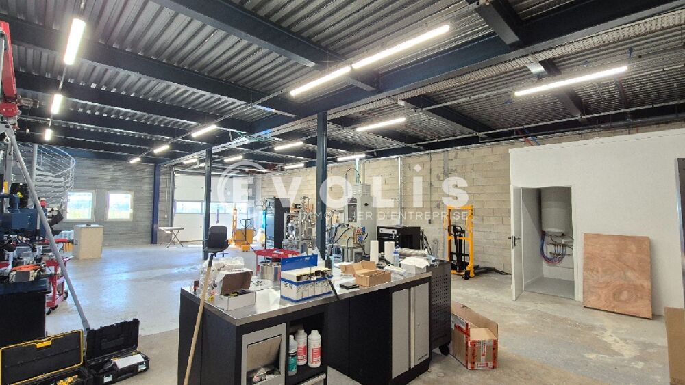   Locaux d'activité - A LOUER - 306 m² non divisibles Chanteloup en brie