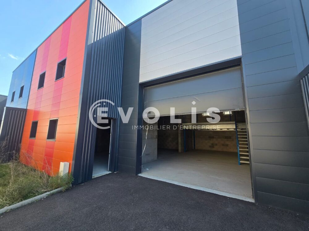   Locaux d'activité - A VENDRE - 344 m² divisibles à partir de 164 m² Brieres les scelles