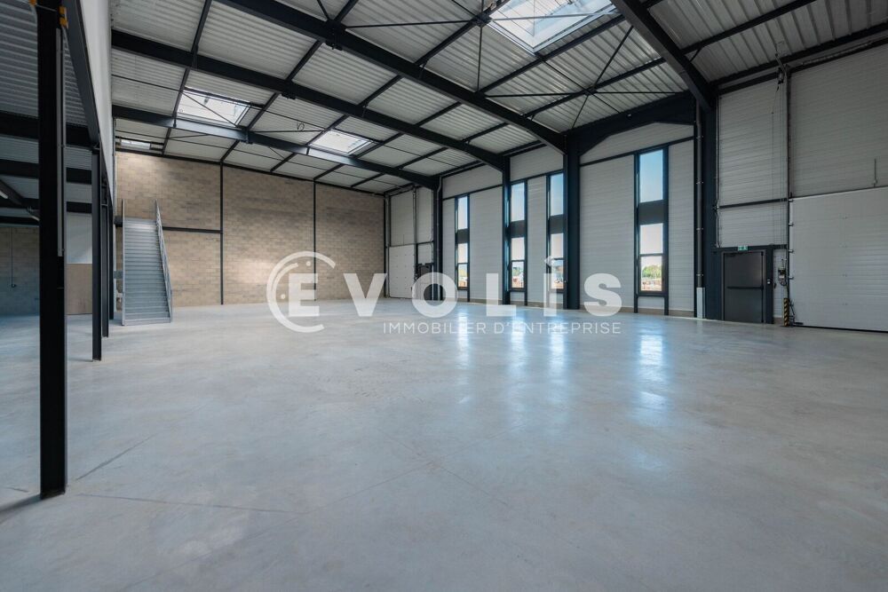   Locaux d'activité - A VENDRE - 8 387 m² divisibles à partir de 353 m² 