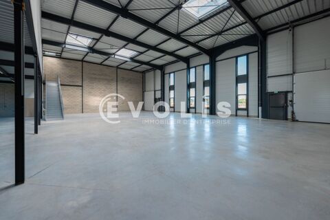   Locaux d'activité - A VENDRE - 8 387 m² divisibles à partir de 353 m² 