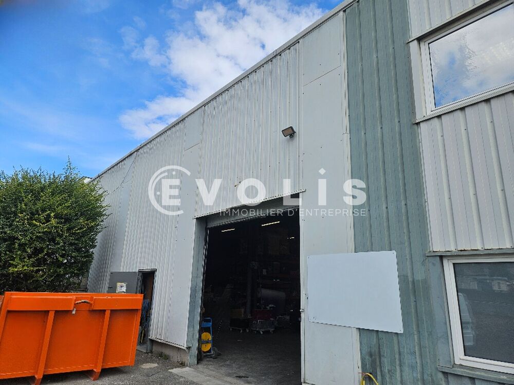   Locaux d'activité - A LOUER - 815 m² non divisibles 