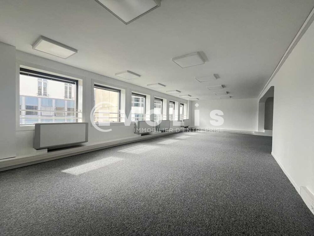  Bureaux - A LOUER - 586 m² non divisibles 