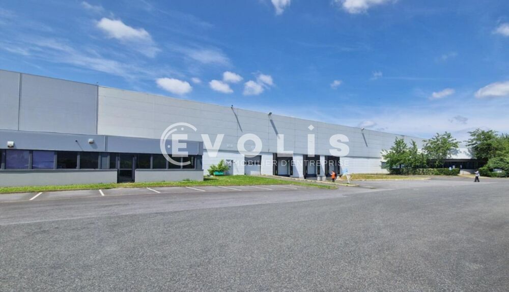   Entrepôts - A LOUER - 824 m² non divisibles 