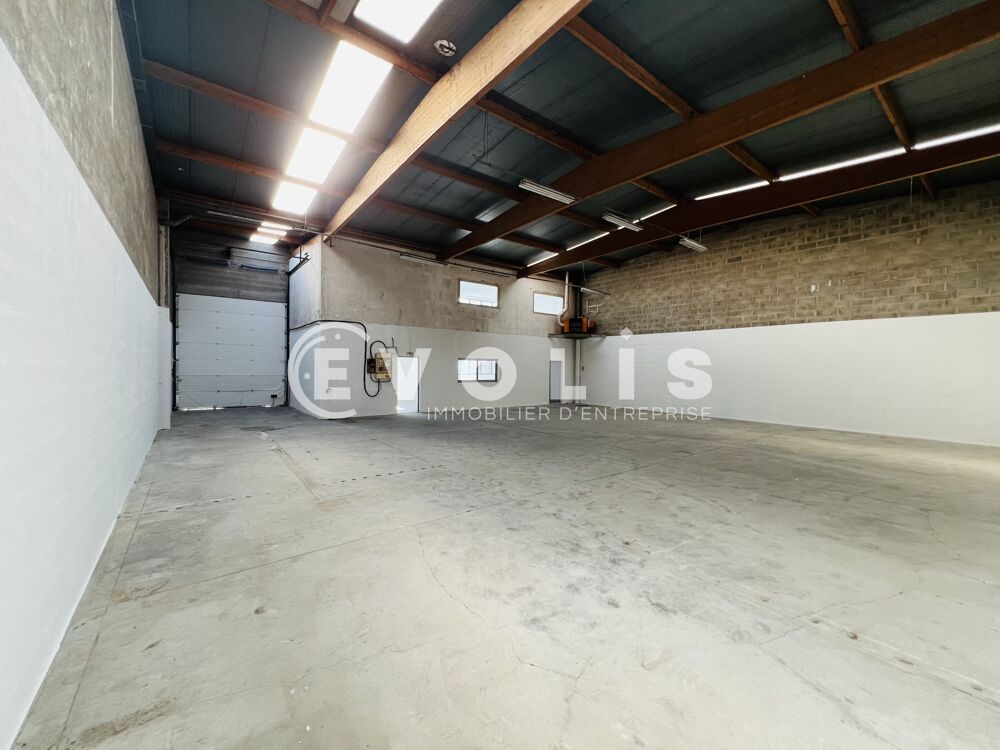   LOCAUX RENOVES A LOUER - 282 m² non divisibles Emerainville